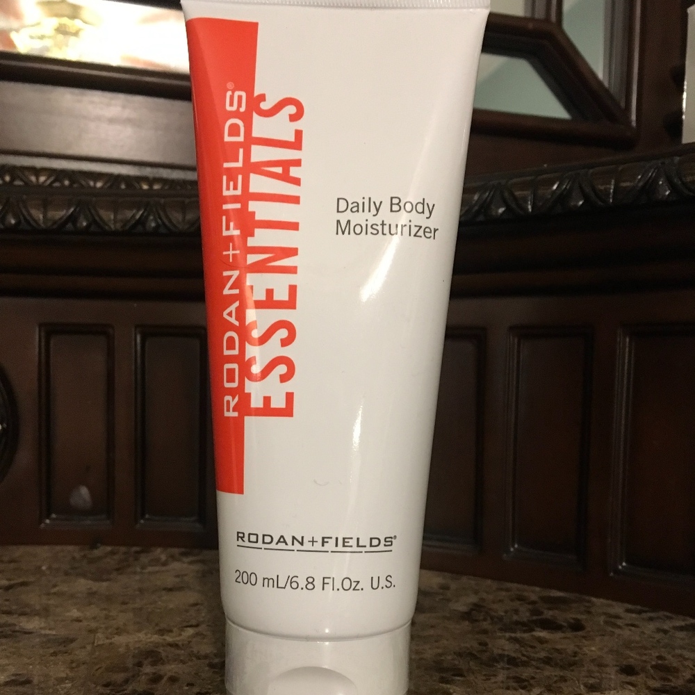 Rodan + Fields Essentials Daily Body Moisturizer
